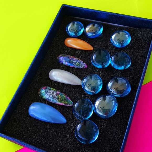 "FLORA" Floral Press-On Nails * Full Set* - Picture 1 of 6